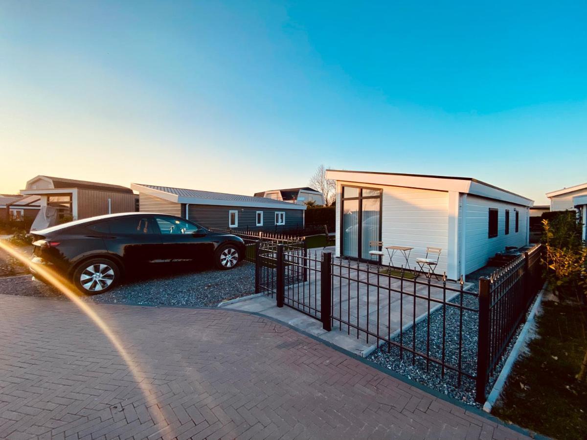 Ferienhaus Luxchalet #Vaju Lathum# Am See, Strand, Pool, Nationalpark Exterior photo